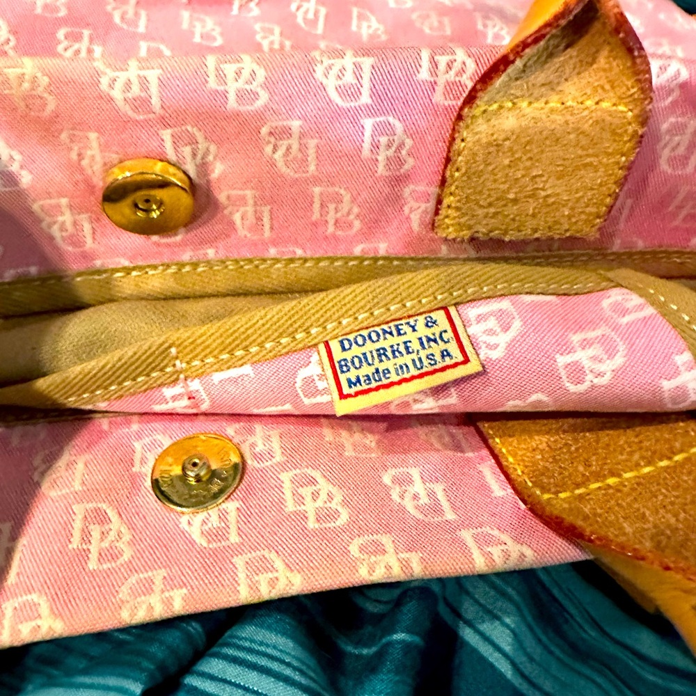 Dooney & Bourke tote